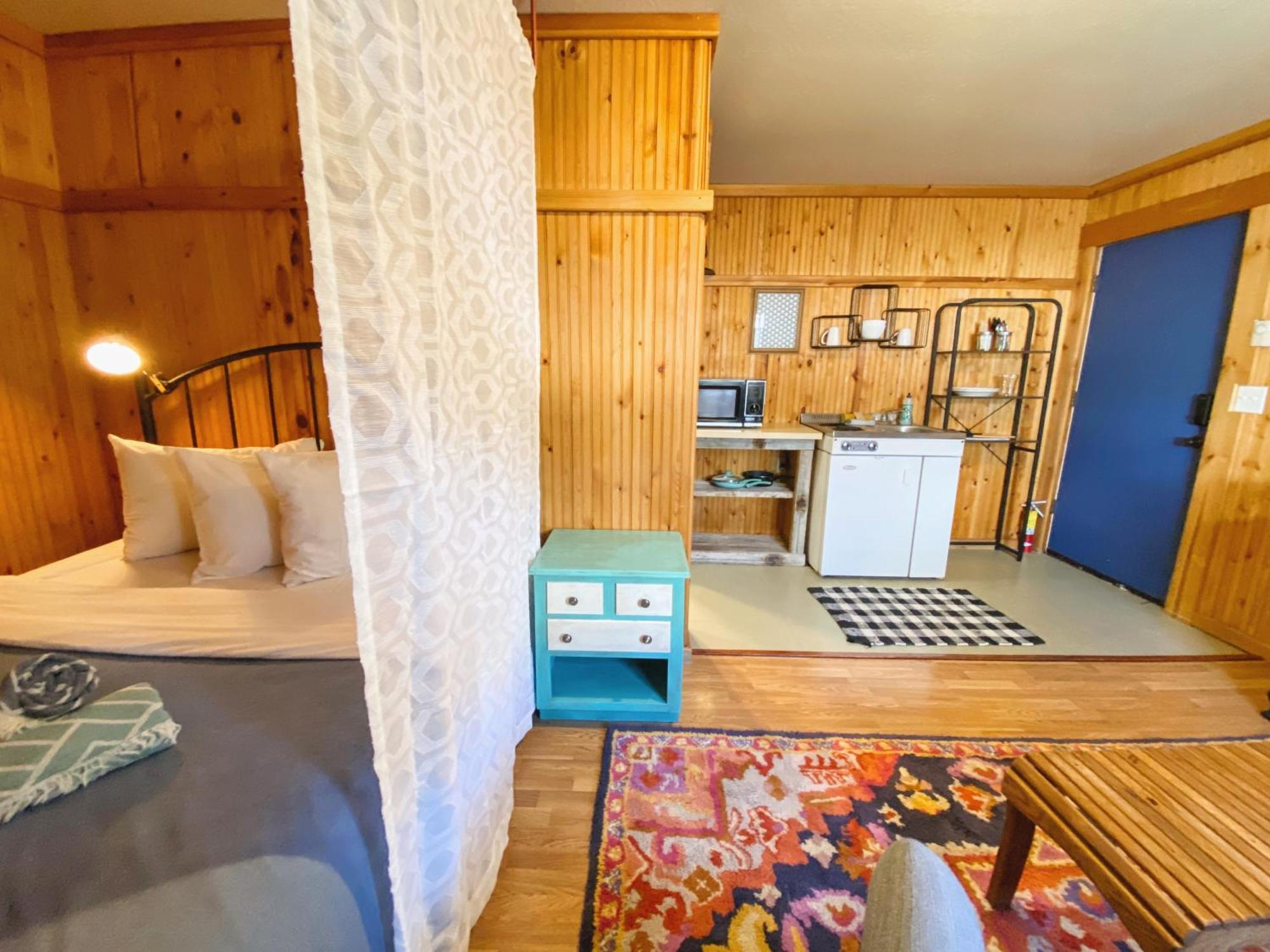 Flathead Lake Resort Woods Bay Exterior photo